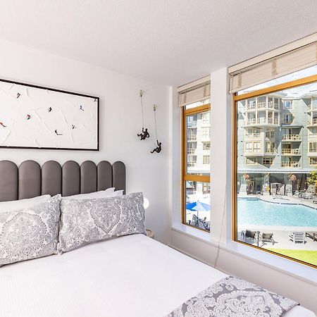 Cascade Lodge Premium Suite, With Pool & Hot Tub 휘슬러 외부 사진