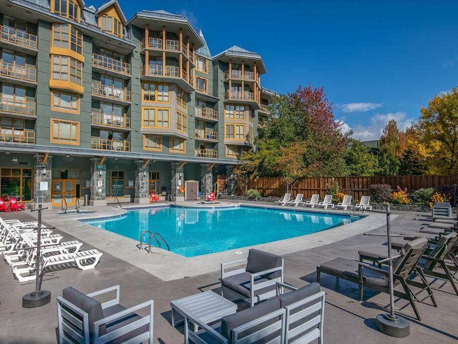 Cascade Lodge Premium Suite, With Pool & Hot Tub 휘슬러 외부 사진