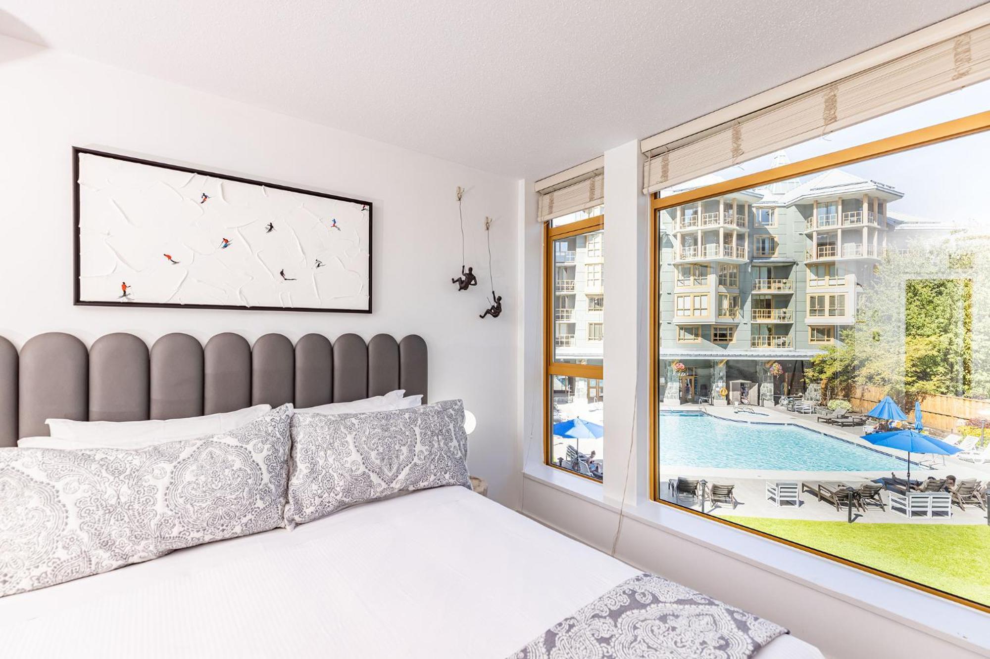 Cascade Lodge Premium Suite, With Pool & Hot Tub 휘슬러 외부 사진