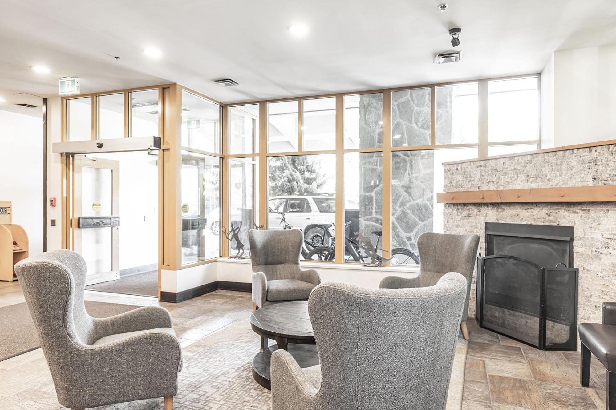 Cascade Lodge Premium Suite, With Pool & Hot Tub 휘슬러 외부 사진